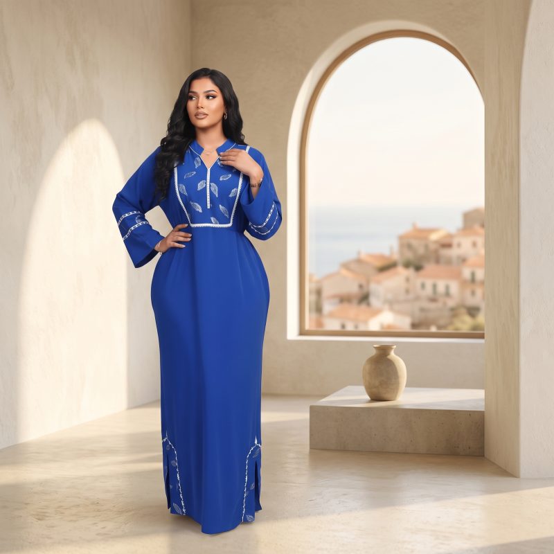 Gandoura Moderne Femme Bleu Roi avec Broderies Beldi Gandoura moderne femme bleu roi style beldi avec plastron brode blanc Orkidia Fashion Nador
