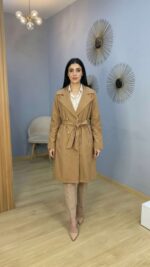 l'intemporel marron : trench coat d'exception
