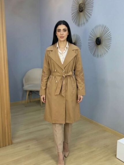 l'intemporel marron : trench coat d'exception