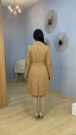 l'intemporel marron : trench coat d'exception