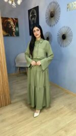 Ensemble Jupe et Chemise Vert Sauge – Détails Brodés et Style Bohème Chic