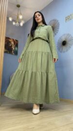 Ensemble Jupe et Chemise Vert Sauge – Détails Brodés et Style Bohème Chic