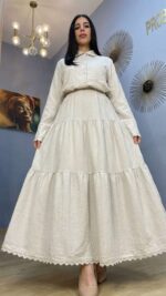 Ensemble Jupe et Chemise Beige Écru – Raffinement Lumineux et Broderie Anglaise
