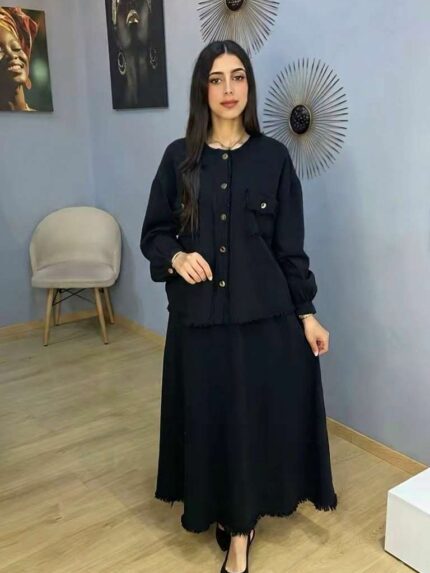 Ensemble Jupe et Veste Noir – L'Élégance Rebelle aux Détails Effilochés