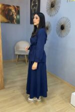 Ensemble Jupe et Chemise Bleu Marine – L'Élégance Structurée et Modeste