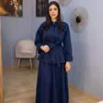 Ensemble Jupe et Chemise Bleu Marine – L'Élégance Structurée et Modeste