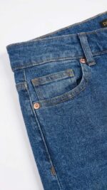 Pantalon Jean Bleu Foncé – Élégance Intemporelle et Coupe Droite