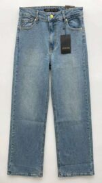 Pantalon Jean Bleu Clair – Coupe Droite et Style Décontracté