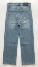 Pantalon Jean Bleu Clair – Coupe Droite et Style Décontracté