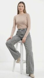 Pantalon Jean Gris – Coupe Droite et Style Urbain Moderne