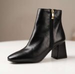 Bottines en Cuir Noir – Élégance Classique et Talon Carré