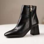 Bottines en Cuir Noir – Élégance Classique et Talon Carré