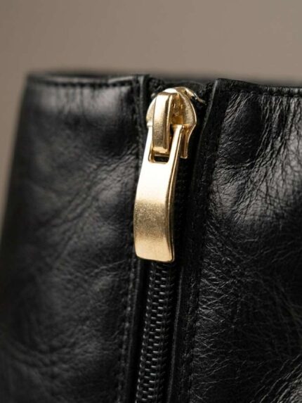 Bottines en Cuir Noir – Élégance Classique et Talon Carré