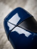 Bottines en Cuir Verni Bleu – Style Audacieux et Brillance Chic