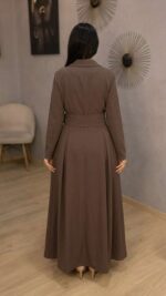 Robe Longue Marron – Élégance Modest Fashion et Détails Dorés
