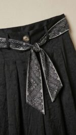 Pantalon Fluide Noir – Coupe Palazzo Texturée et Ceinture Foulard