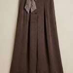Pantalon palazzo marron fluide avec ceinture foulard texturée, vue de face sur cintre, collection Orkidia Fashion