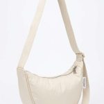Sac Bandoulière Demi-Lune – Style Minimaliste et Confort Quotidien