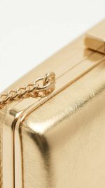 Pochette de Soirée Dorée – Éclat Métallique et Style Prestige