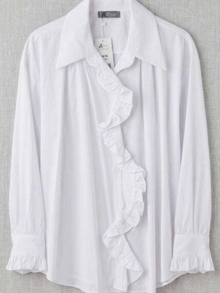 Chemise blanche élégante pour femme avec détails de volants sur le devant et les poignets