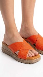 Mules Oranges Compensées – Confort Estival et Couleur Vibrante