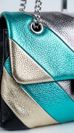 Sac Bandoulière Métallisé Multicolore – Éclat Moderne et Design Audacieux