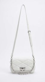 Sac Bandoulière Matelassé Blanc – Pureté, Confort et Style Puffy