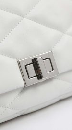 Sac Bandoulière Matelassé Blanc – Pureté, Confort et Style Puffy