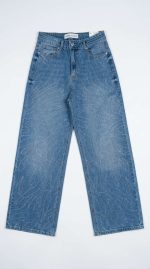 Jean Large à Strass – Denim Scintillant et Coupe Wide-Leg Glamour