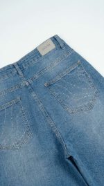 Jean Large à Strass – Denim Scintillant et Coupe Wide-Leg Glamour