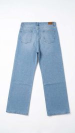 Jean Large Bleu Ciel – Coupe Droite et Confort Quotidien