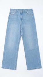 Jean Large Bleu Ciel – Coupe Droite et Confort Quotidien