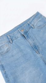 Jean Large Bleu Ciel – Coupe Droite et Confort Quotidien