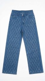 Jean Large à Strass Losanges – Denim Brillant et Coupe Glamour