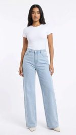 Jean Large Bleu Ciel à Strass Losanges – Fraîcheur Denim et Éclat Glamour