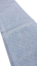 Jean Large Bleu Ciel à Strass Losanges – Fraîcheur Denim et Éclat Glamour