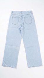 Jean Large Bleu Ciel à Strass Losanges – Fraîcheur Denim et Éclat Glamour