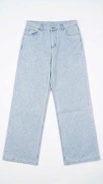 Jean Large Bleu Ciel à Strass Losanges – Fraîcheur Denim et Éclat Glamour
