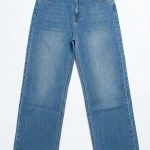 Jean Droit Bleu à Double Bouton – Coupe Sculptante et Style Intemporel