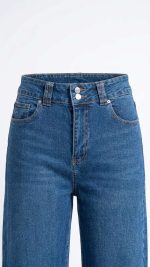 Jean Droit Bleu Foncé à Double Bouton – Élégance Brute et Coupe Sculptante