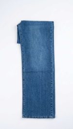 Jean Droit Bleu Foncé à Double Bouton – Élégance Brute et Coupe Sculptante