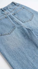Jean Large Bleu Clair avec Ceinture – Couture Centrale et Confort Absolu