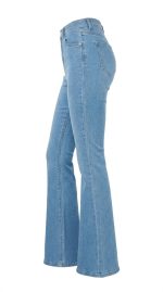 Jean Bootcut Bleu Clair – La Touche Rétro-Chic Quotidienne
