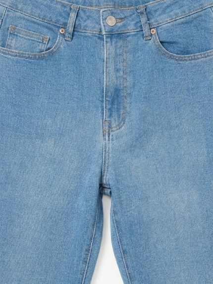 Jean Bootcut Bleu Clair – La Touche Rétro-Chic Quotidienne