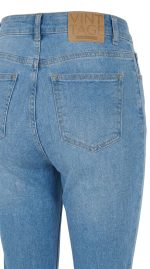 Jean Bootcut Bleu Clair – La Touche Rétro-Chic Quotidienne