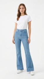 Jean Bootcut Bleu Clair – La Touche Rétro-Chic Quotidienne