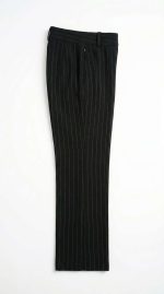 Pantalon Noir à Fines Rayures – L'Élégance Tailleur et Silhouette Allongée