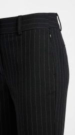 Pantalon Noir à Fines Rayures – L'Élégance Tailleur et Silhouette Allongée