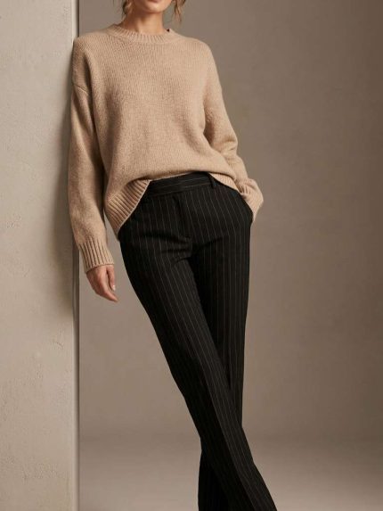 Pantalon Noir à Fines Rayures – L'Élégance Tailleur et Silhouette Allongée