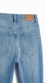 Jean Flare Taille Haute – Allure Rétro-Chic et Fabrication Marocaine